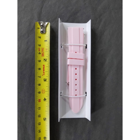 🎉 3/$20 👯‍♀️Host Pick⚡️NEW Guess Connect 20mm Silicone Band(fits 41mm case) - Picture 5 of 11